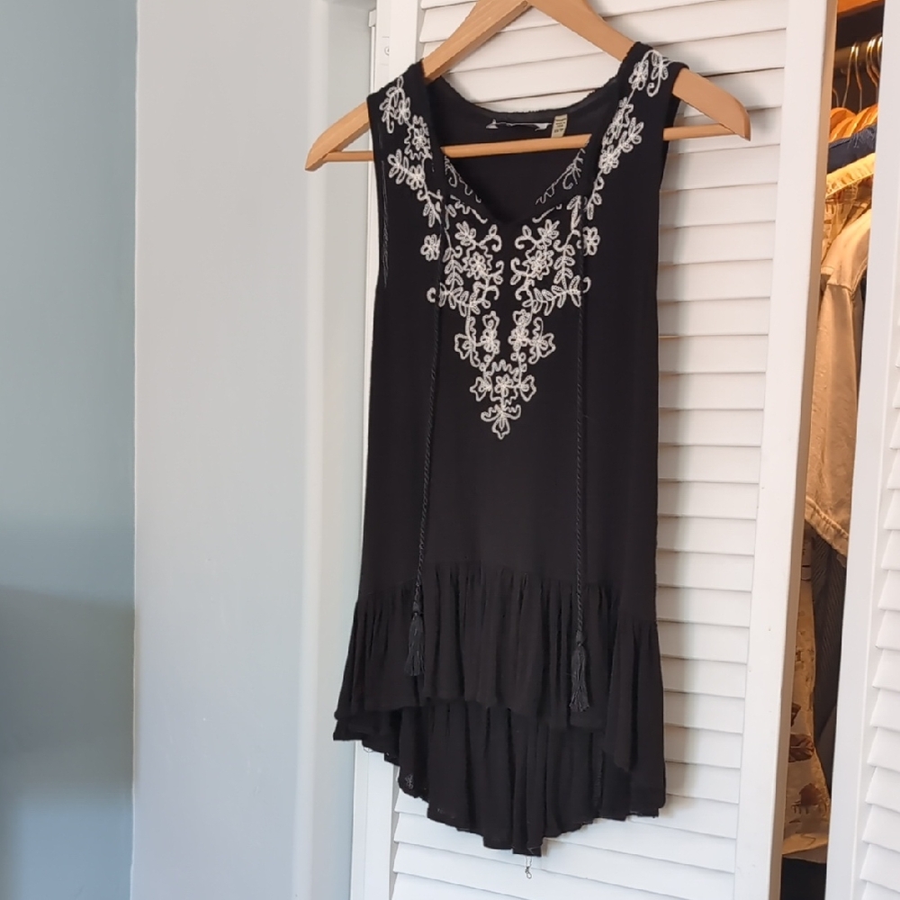 Dex Black Top with White Detail